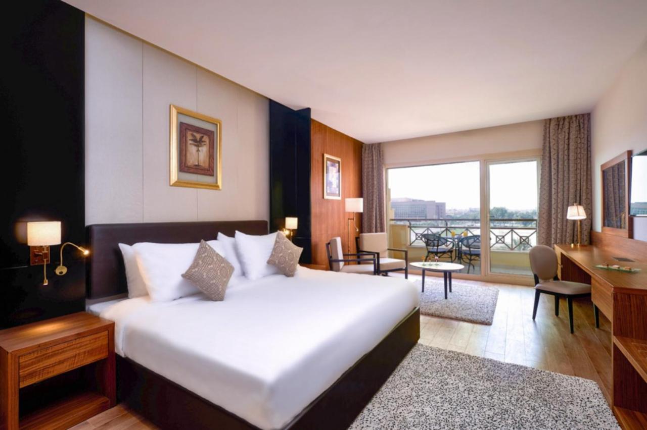 Giza Moevenpick Hotel Cairo - Media City מראה חיצוני תמונה A room at the hotel