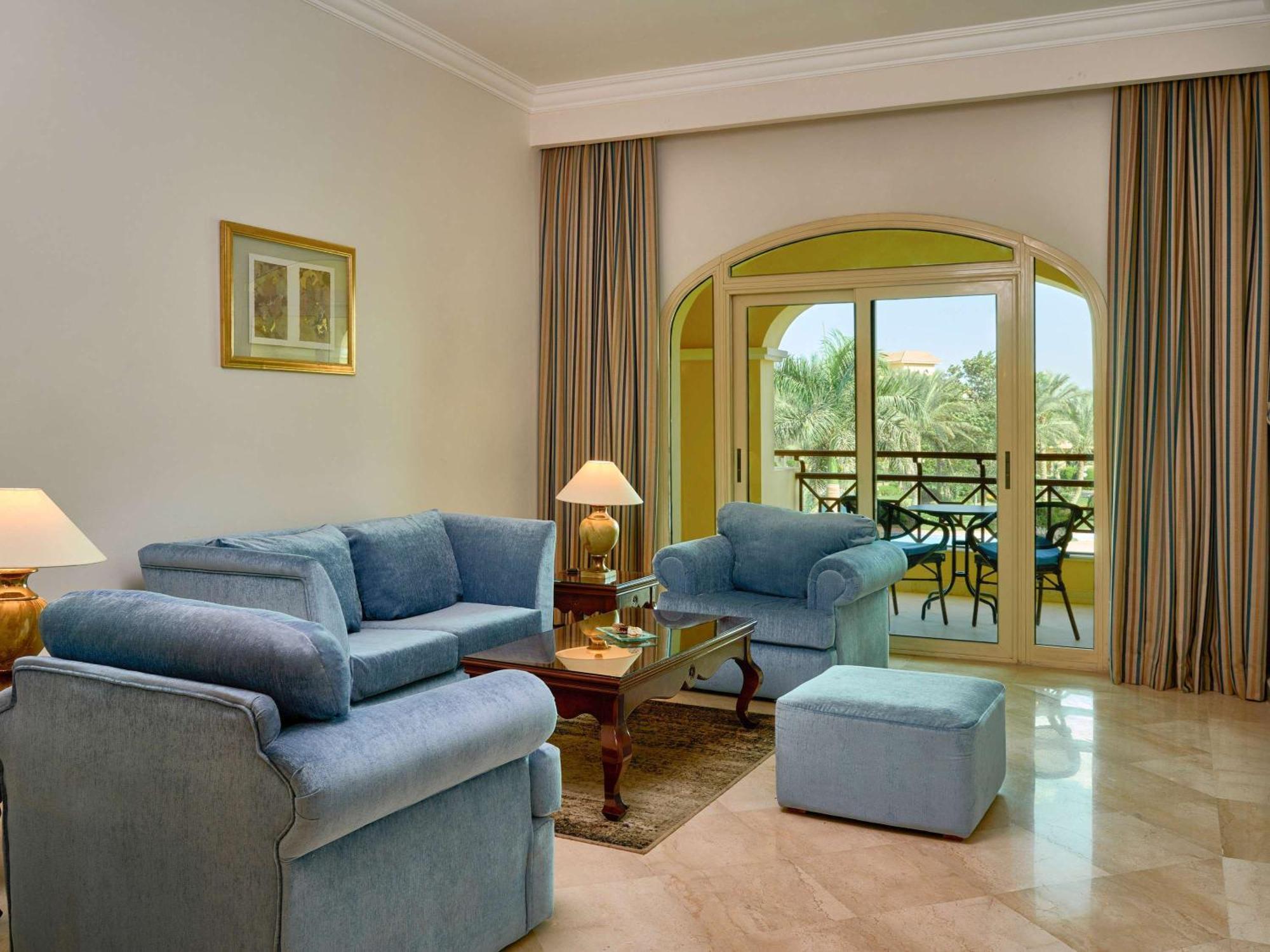 Giza Moevenpick Hotel Cairo - Media City מראה חיצוני תמונה Living room